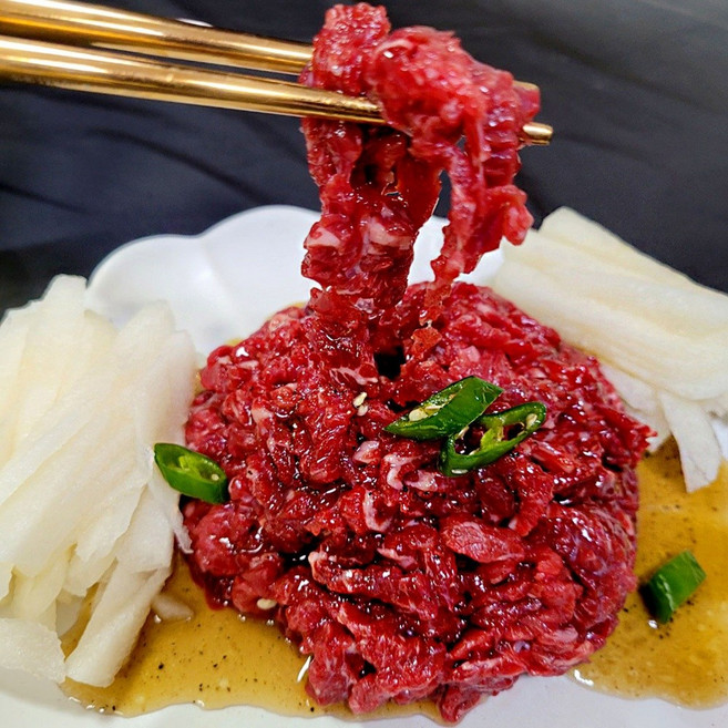 당일도축 한우 육회 300g 쫀득한 생고기 우둔살 전용 육회소스 포함, 생고기(육회) 한우육회 300g