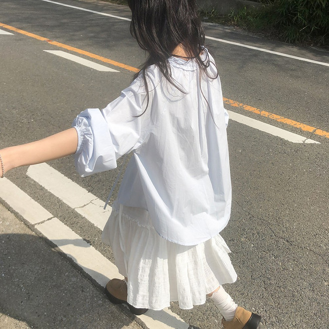 페트리코어 벨라 루즈핏 프릴 스트링 블라우스