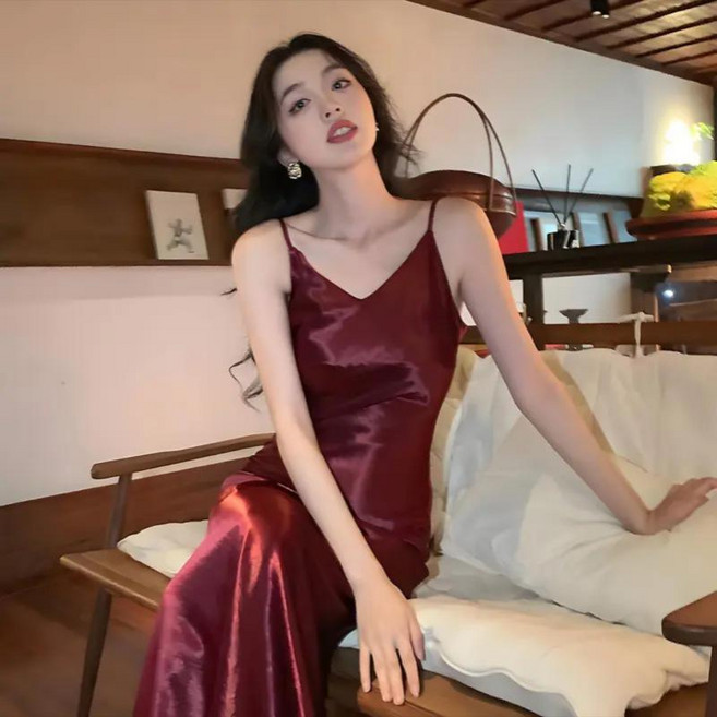 氣質優雅緞面流光吊帶連衣裙 修身顯瘦夏季時尚法式女神裙, 红色