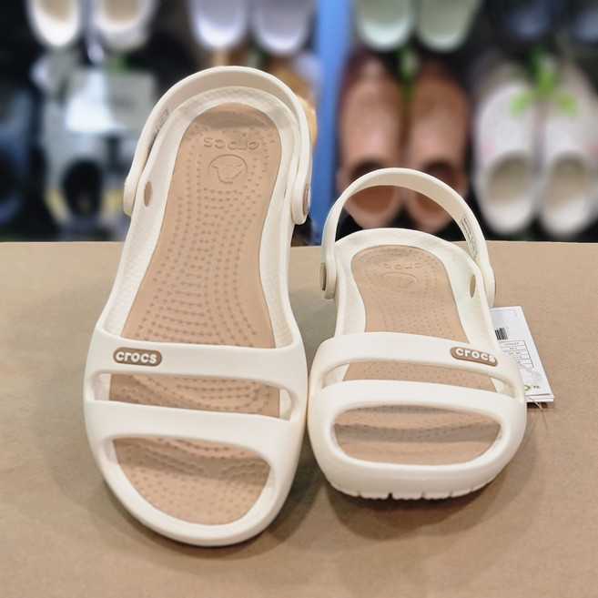[크록스] 여성들이 편하게 신을수 있어 가장 선호 하는 클레오 샌들~
