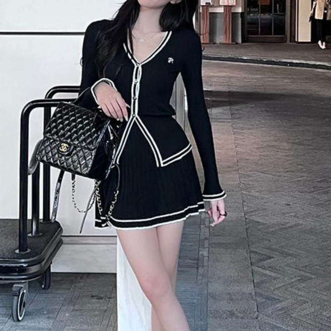 아이엠몽 여성 브이넥 슬림 플리츠 투피스