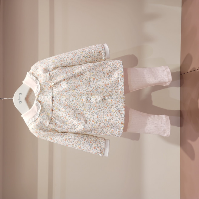 [아가방] 강남점* 잔꽃 패턴과 분홍 배색이 잘 어울리고 부드럽고 가벼운 소재로 아이들의 피부를 자극없이 감싸주는 내의 / 사계절 내내 입기 좋고 선물용으로도 좋은 오픈내의