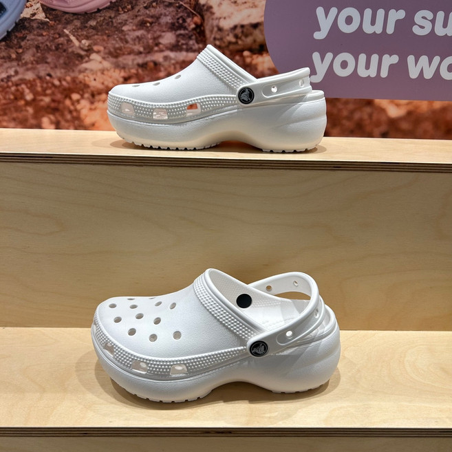 크록스 NC야탑점 여성용 클래식 플랫폼 클로그 화이트 206750-100