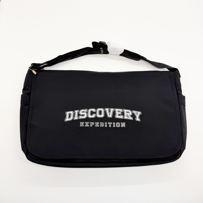 [국내 매장판] 디스커버리 크로스백 BK 남녀공용 바시티 메신저백