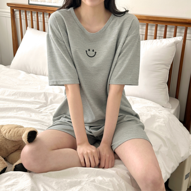 IAWI 스마일 반팔 잠옷 상하의 세트 여름 홈웨어 파자마