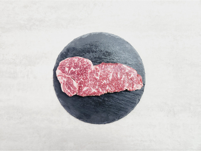 [태백정육점] 1+등급 숙성 한우 채끝살 구이 스테이크 캠핑용 200g 소포장, 1+등급 300g (스테이크 두께 약 3cm), 300g, 1개