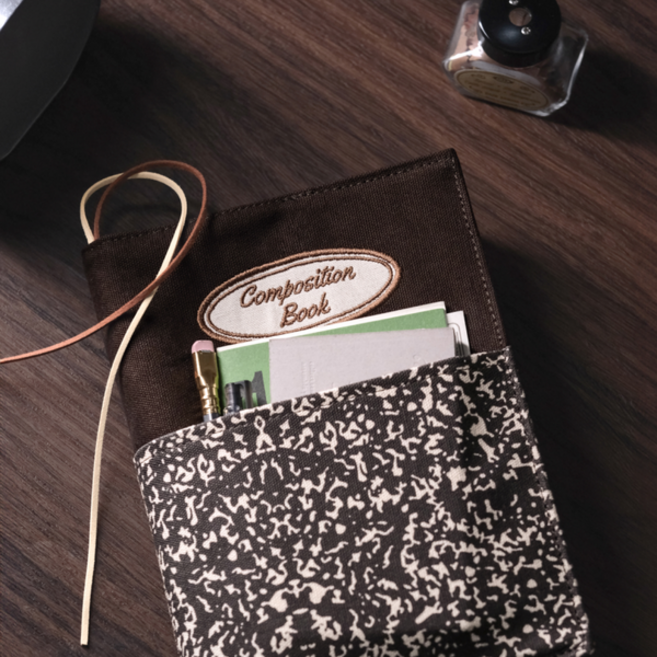 교보문고X컴포지션스튜디오 포켓 북커버 브라운, 색상