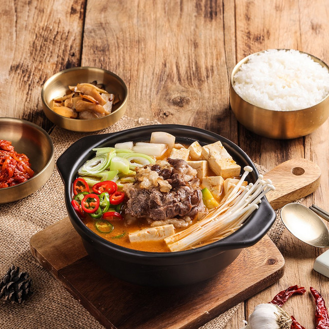 신선한 멸치로 직접우려낸 육수로 만든 일품 차돌가득 된장찌개, 1개, 600g