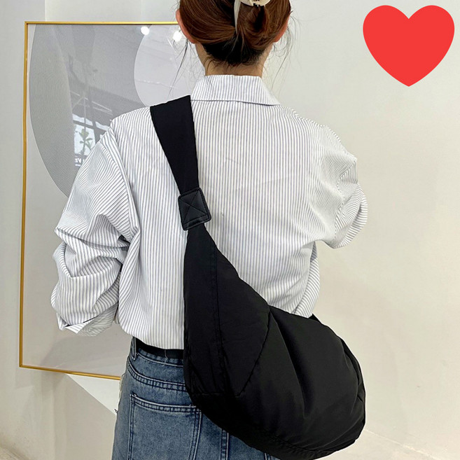 한솔템 가벼운 나일론 보부상 반달 여성 크로스백