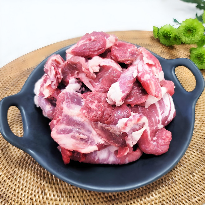 1등급이상 한우 잡육 1kg 농협안심한우 국거리용 뒷고기 냉동 더예쁜한우, 1개