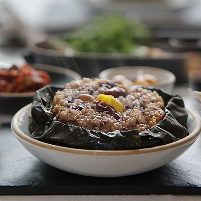 13주년 백련가 함양 숨쉬는 연잎밥 150g 200g 230g 낱개구입 (최소6개부터) 국내산 11가지 잡곡 영양밥 사찰음식 간단조리 즉석밥 약밥 연밥, 1개