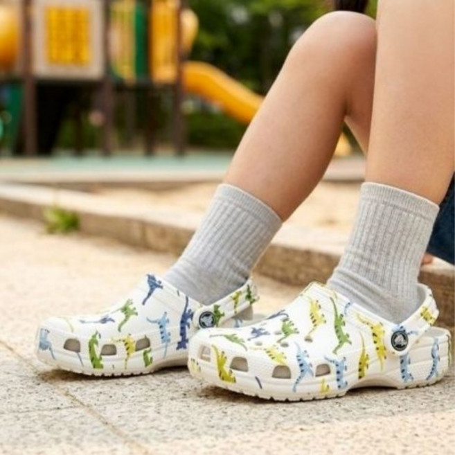 CROCS KIDS 아동 어린이 초등 스니커즈 일상화 운동화 크록스 클래식 캐릭터 공룡 프린트 클로그 샌들