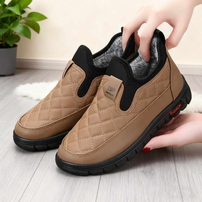 BLTER 여성 겨울신발 털신발 가죽 발수방한 미끄럼방지 슬립온 발편한 슬립온 기모 털 따뜻한 패션 볍고 여성 스니커즈 여자 털신발 국산털 여성 단화L45