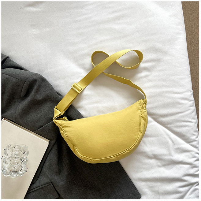 루톰 크로스백 반달 미니백 가방 B005