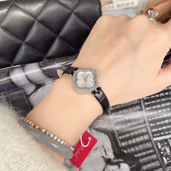 네잎클로버 여성 패션 가죽 손목시계