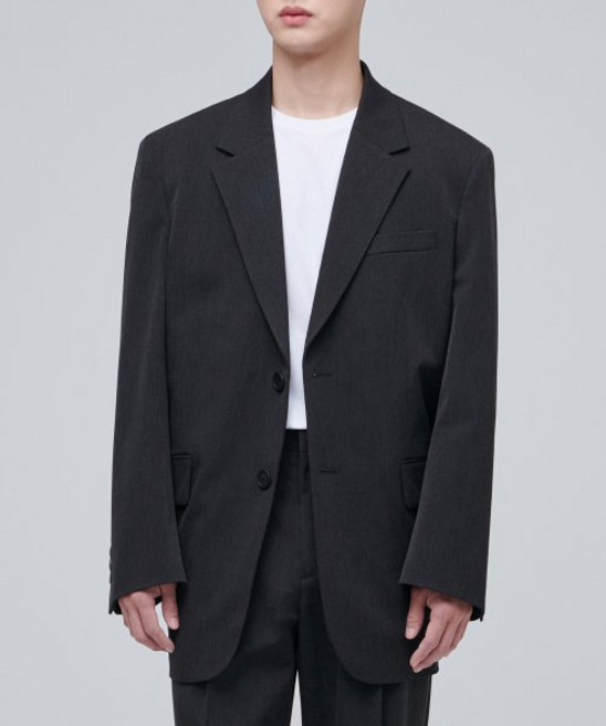 무신사 스탠다드 대디 숄더 오버사이즈 블레이저 차콜 그레이 498639