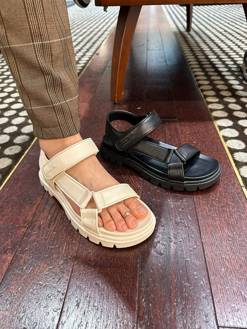 코치 25SS 여성 스포츠 샌들 2색 택1