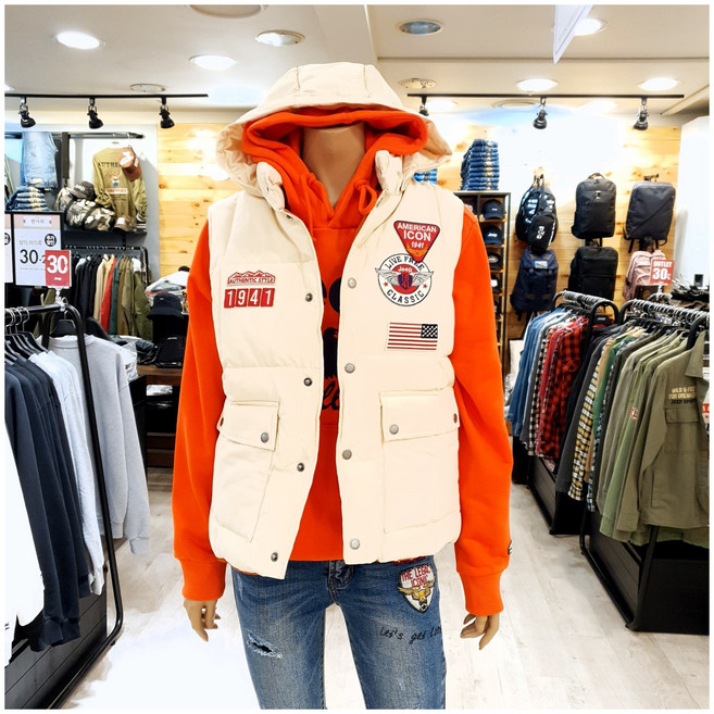 지프 [NC불광점] 겨울상품 70%할인!! 지프만의 와펜장식이 멋스러운 기본스타일의 덕다운 후드 베스트!!