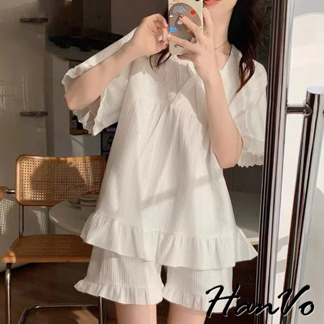 HanVo 蕾絲邊直紋牛奶絲兩件式睡衣組