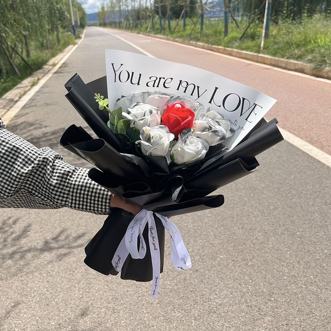 情人節玫瑰花束, 1個, 9朵騎士黑創意花束+燈+禮袋【店長推薦】