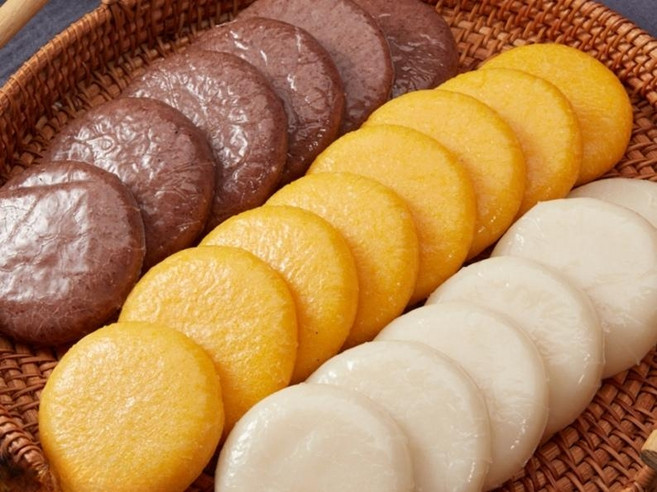 중국 찹쌀떡 고구마 옥수수 흑미 고량, 수수떡 4개 흑설탕 1봉지 + 콩가루 1봉지, 1개