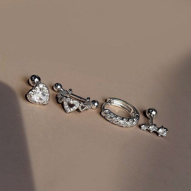 全新 未佩戴 耳骨釘