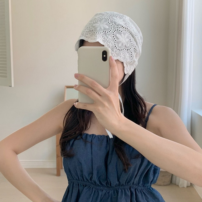 봄 가을 여성 레이스 보넷 모자 펀칭 자수 스캘럽 햇 빈티지 스타일 턱끈 끈조절 페미닌 로맨틱 플라워 패턴 레이스햇 브로더리 앙글레즈 디자인 데일리 코디 포인트 햇 러블리룩 비니