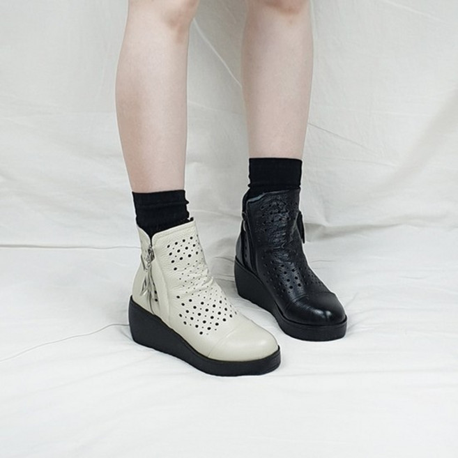 아피 태슬 지퍼 펀칭 소가죽 통굽 키높이 앵클부츠 7cm