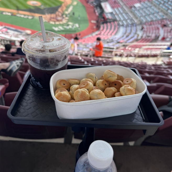 슈인포레 차량용 컵홀더 간이 테이블, 혼합색상, 1개