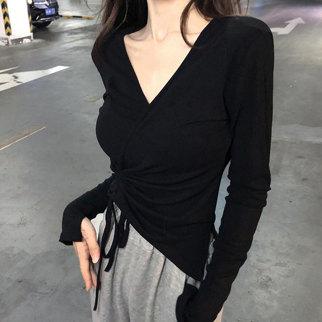 cammello 모노톤 슬림핏 셔링 랩스타일 크롭티 긴팔 티셔츠