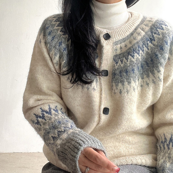 네모엔룩 스칸디아 여성용 북유럽 노르딕 패턴 배색단추 포인트 기본핏 캐주얼 라운드넥 도톰 니트 가디건