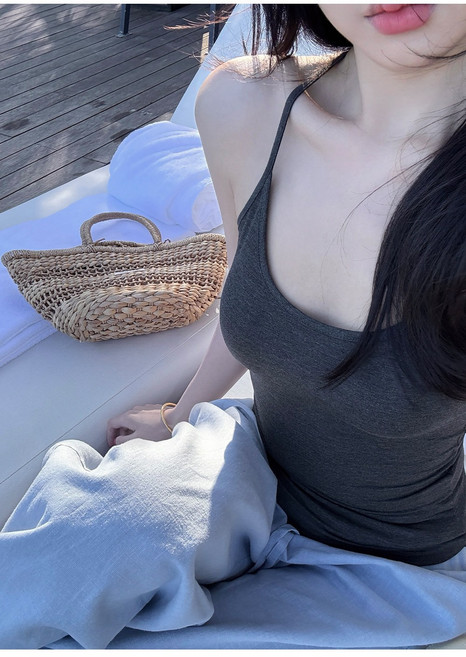 【梨卡】隔日到貨 女裝 上衣 背心 無袖 自帶胸墊 吊帶背心 U領背心 掛脖吊帶 美背背心 HZ117