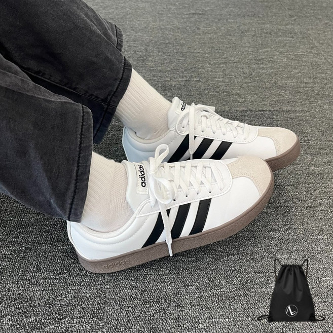 (백화점 정품) 아디다스 스니커즈 화이트 블랙 데일리 신발 운동화 남녀공용 발편한 이쁜 운동화 스포젠가방