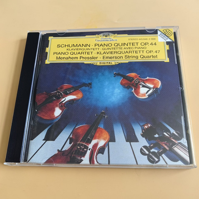 舒曼鋼琴五重奏鋼琴四重奏CD 1995年EMERSON弦樂四重奏演奏 鋼琴五重奏Op.44和鋼琴四重奏Op.47 由鋼琴家Menahem Pressler和Emerson弦樂四重奏演奏CD 音質一流, 如圖所示