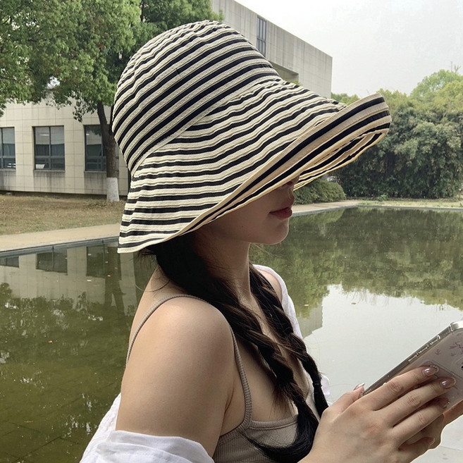 태미스 와이드챙 스트라이프 버킷햇 모자