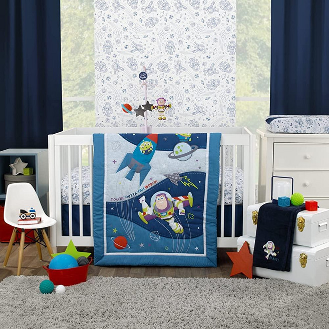 Disney Toy Story Outta This World 블루 앤 그레이 3피스 아기방 아기 침대 침구 세트 - 이불 매트리스 커버 및 아기 침대 스커트