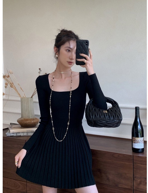 梨卡 女裝 方領長袖針織百褶連身裙 修身顯瘦設計 秋冬時尚 經典黑色, 黑色-現貨馬上出貨