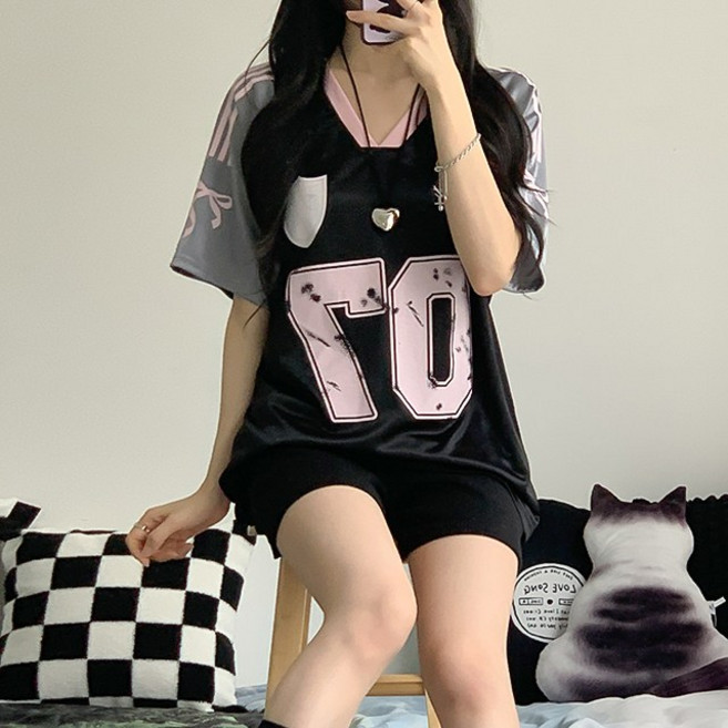 꾸안꾸/키치/3col 베이비 루즈핏 브이넥 트랙 레터링 풋볼 유니폼 반팔 티셔츠