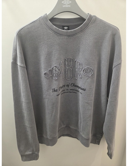UR121CFS21(국내백화점판) UMBRO 엄브로 26년 남녀공용HBL 엄그레이 빈티지 아플리케 맨투맨