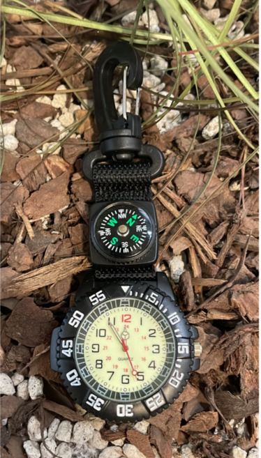 [낭만스토어] 카라비너 나침반 시계 캠핑시계 등산시계 축광 야광 시계, Black, 1개