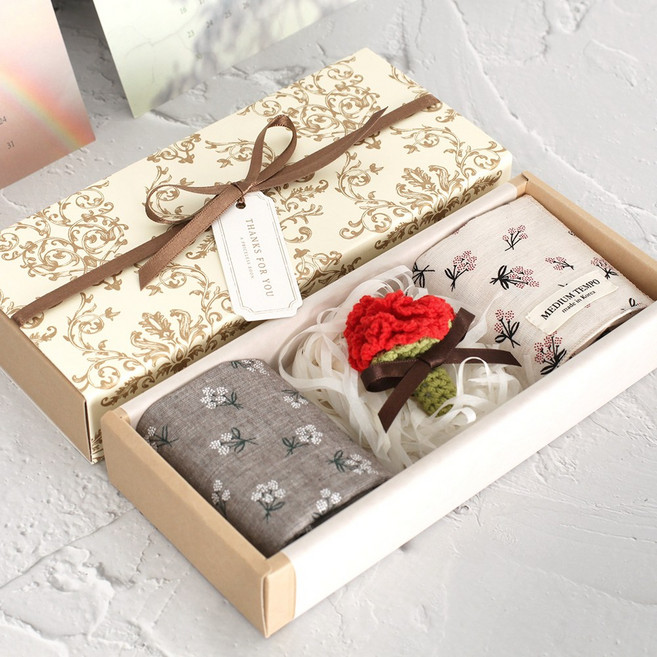 미디엄템포 카네이션 브로치 & 손수건 선물세트 모음