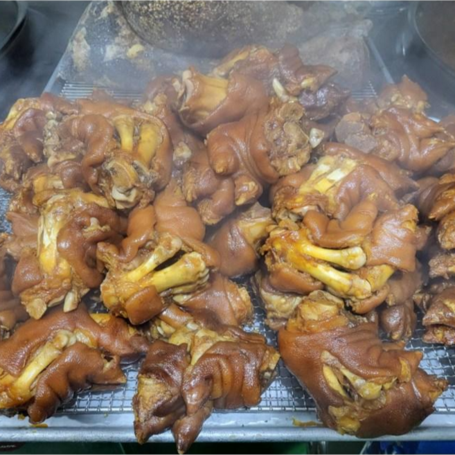 정만농수산 30년전통 씨간장 잡고 뜯어먹는 쫀득한 통미니족발, 3개, 300g