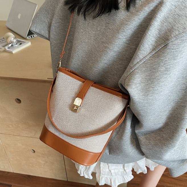 바이빈이 가벼운 데일리 캔버스 토트백