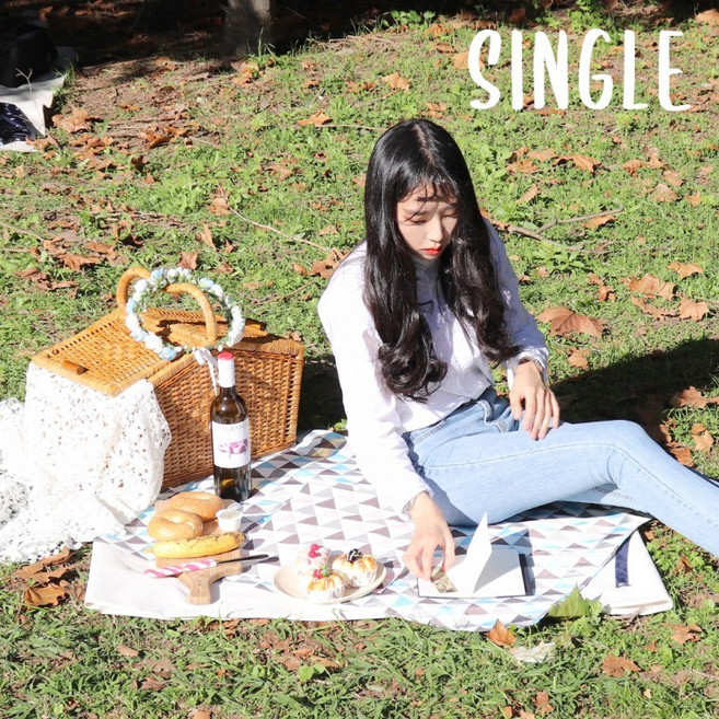 [일로일로] 네임텍달린 1인용 돗자리 피크닉 매트 12가지 디자인, 더해피 방수코팅 피크닉 매트(싱글)_꿀벌 핑크