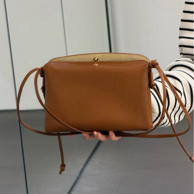 트레나 양가죽 크로스백