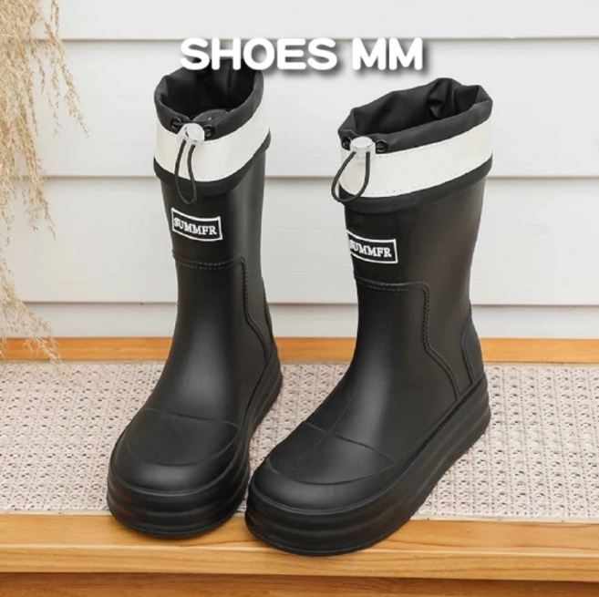 SHOES MM 厚底雨靴，黑色
