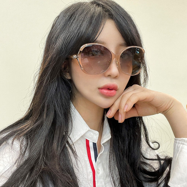 VANANA2 중년 마담 스타일 빅사이즈 뿔테 큐빅 컬러 선글라스 젤리피치 피치블랙투톤