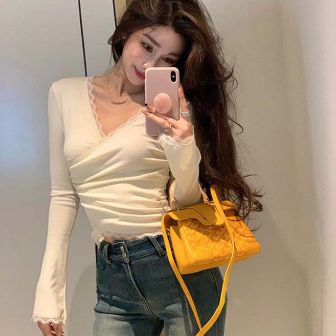 어반룩북 미라 레이스 브이넥 슬림핏 랩 긴팔티