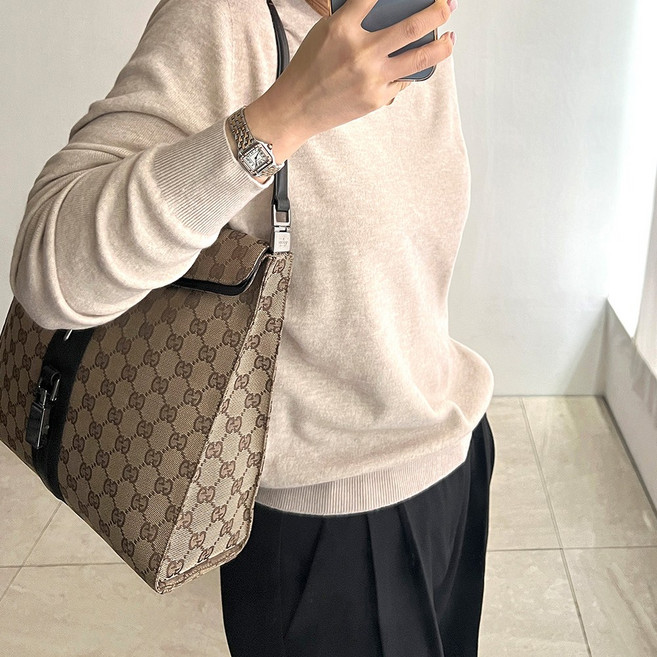 네모엔룩 마리홀가브이넥 여성용 홀가먼트 무봉제 울혼방 헤라시 베이직핏 긴소매 브이넥 니트