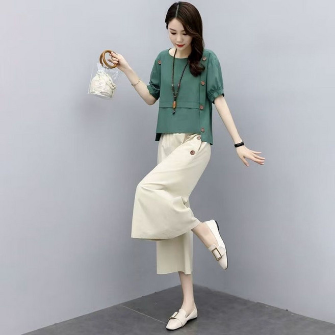 80KG까지 빅사이즈 여성용 여름 디자인 감성 있는 루즈핏 반팔+ 날씬해 보이는 와이드 바지 세트